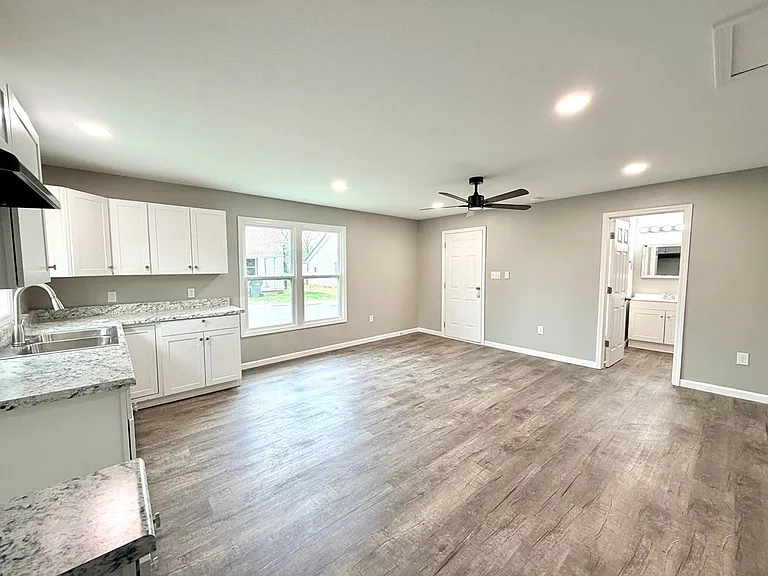 312 Twyman Sq — Photo 9