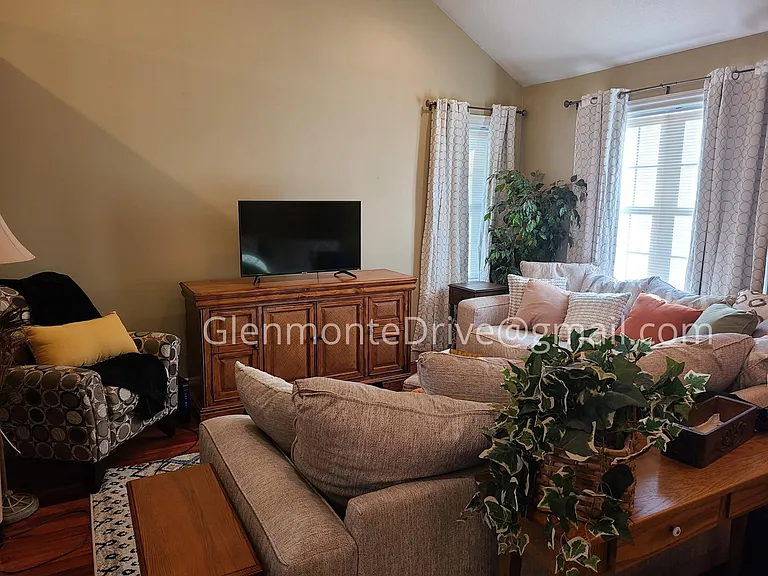 543 Glenmonte Dr — Photo 2