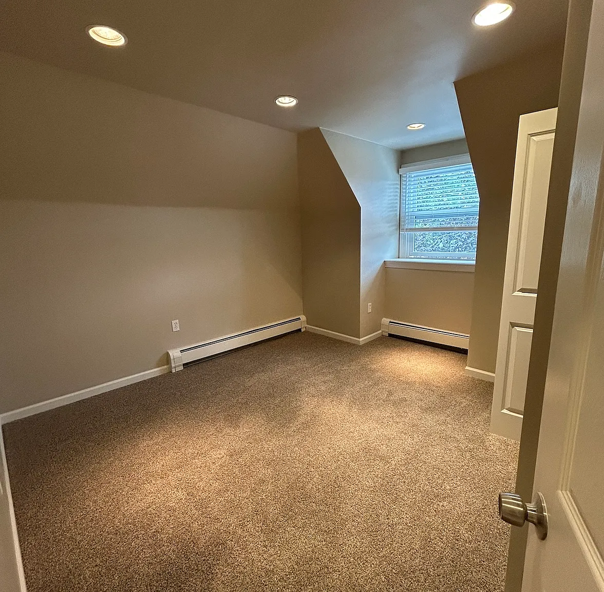 3 bed, 2.5 bath, 1400 sqft, $2,550 — Photo 4