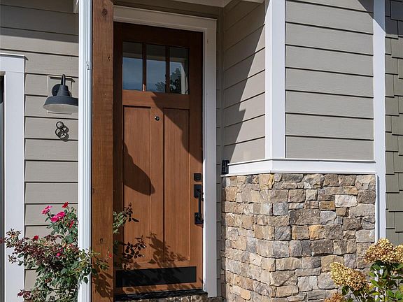 5th image of 8 Heartleaf Cir