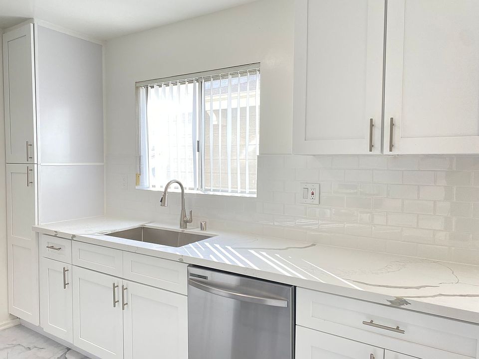 1st image of 7011 Lanewood Ave #Y201