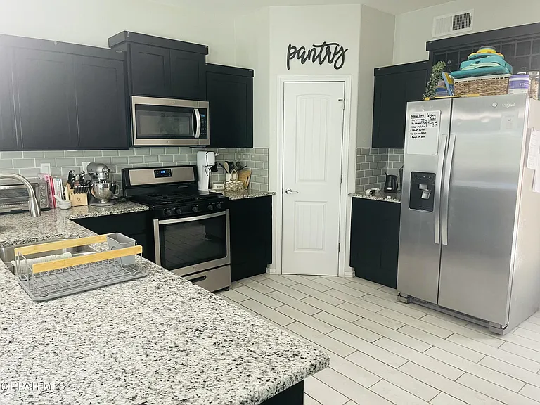224 Wardour Castle Pl — Photo 6
