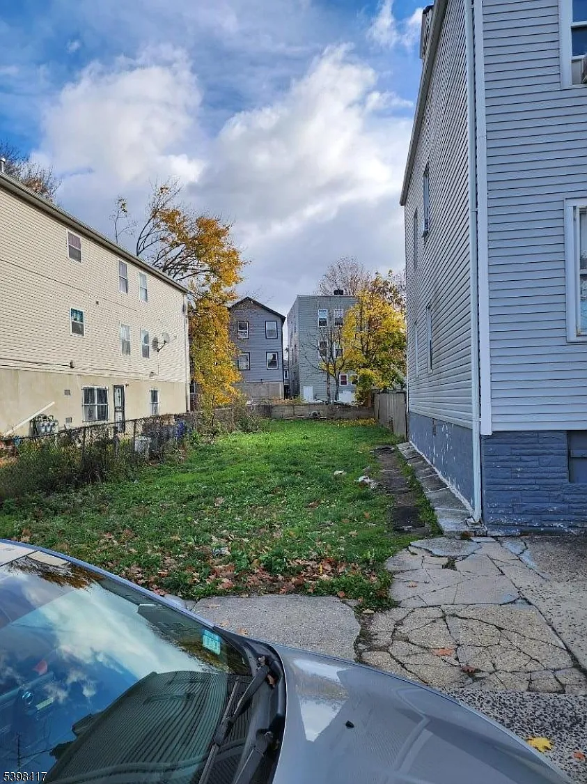 306 21St St photo 1