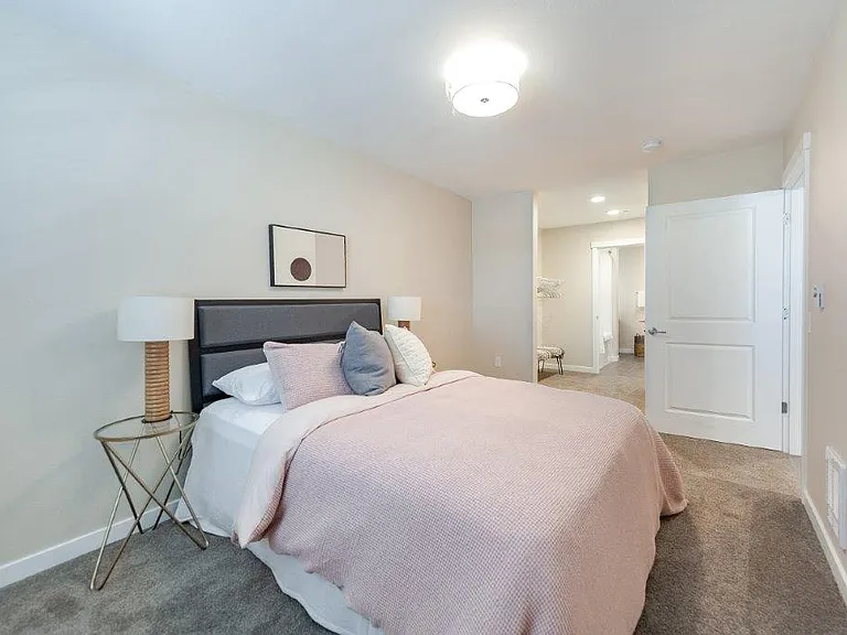 2x2 | Bedroom