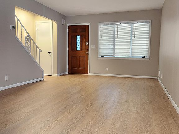4th image of 2516 Lincoln St NE #2516