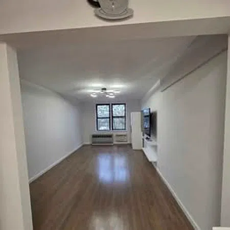 Studio, 450 sqft, $1,800 — Photo 1
