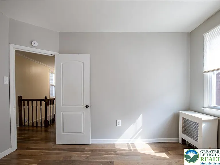 68 S Meade St — Photo 30