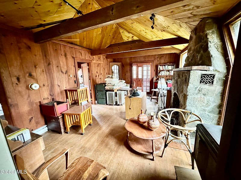 2nd image of 40 Pine Trail