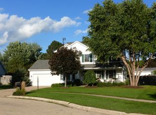 1532 Crayton Cir E, Dekalb, IL 60115