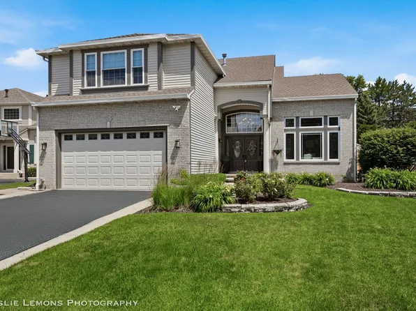 9011 Coppergate Rd, Woodridge, IL 60517
