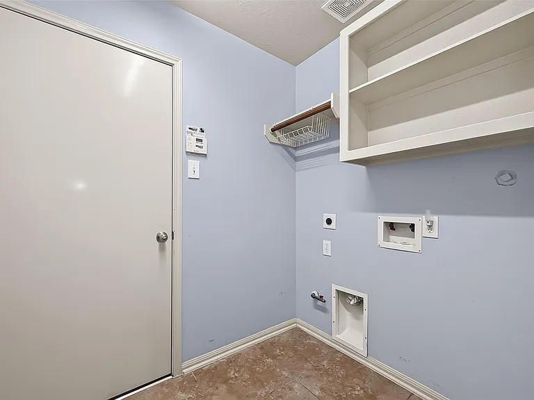 28207 Chalet Park Dr — Photo 36