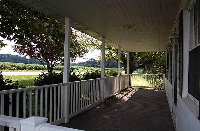 3 bed, 1.5 bath, 1420 sqft, $2,400 — Photo 4