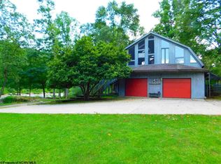 470 N River Rd, Philippi, WV 26416