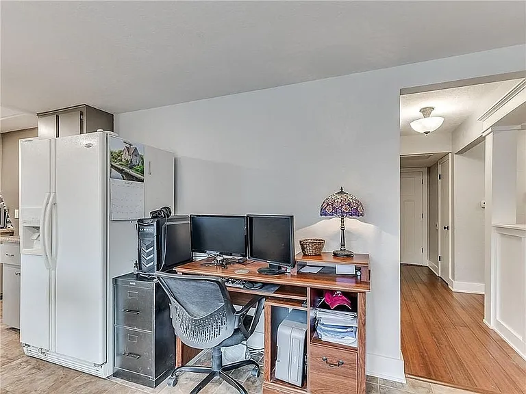 2104 Whiteoak Cir — Photo 20