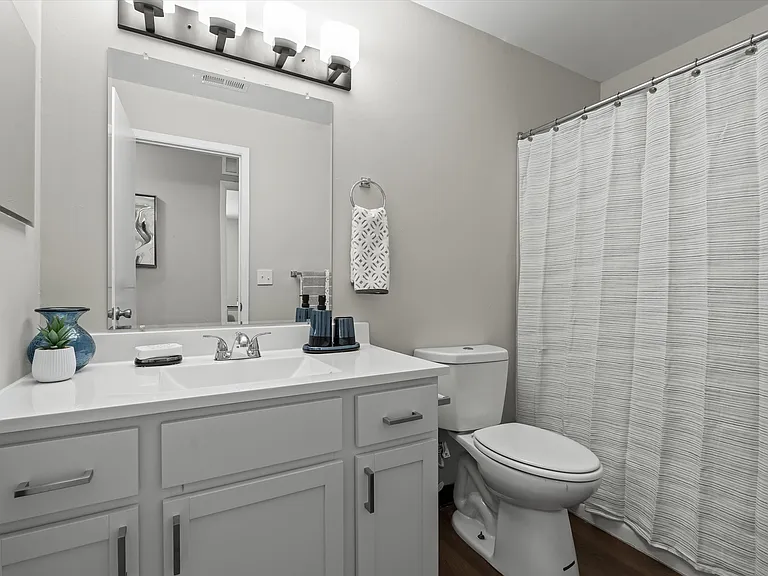 Newport Woods Apartments — Photo 7
