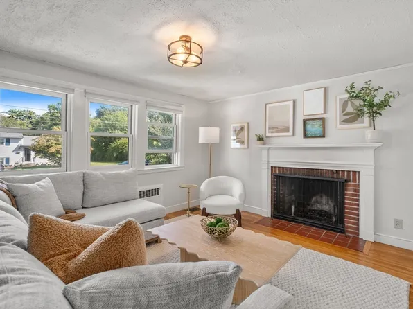 143 Howe St, Natick, MA 01760