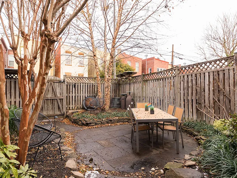929 R St NW — Photo 14