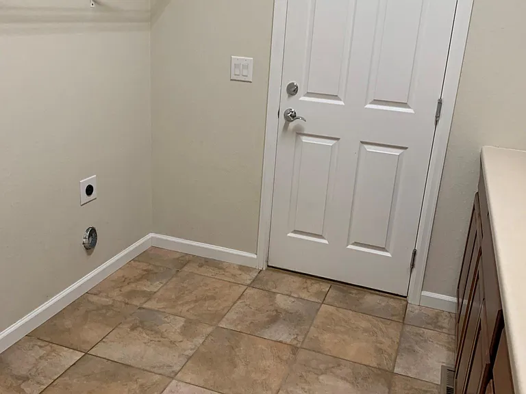 Laundry Room w/Garage Access