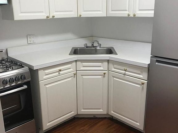 5th image of 326 E 94th St #2D