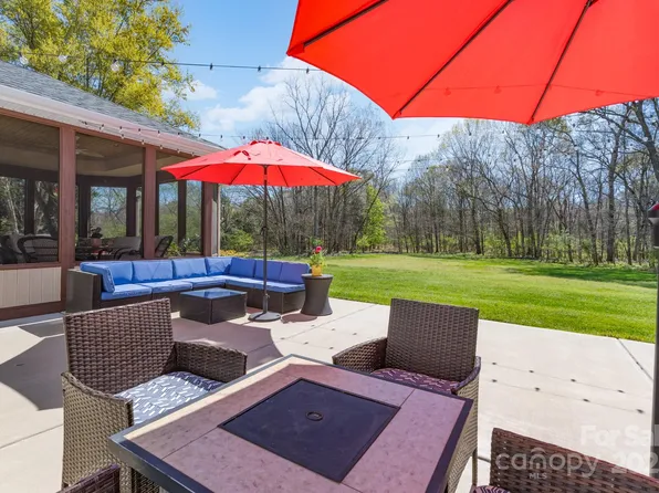 8201 Tonawanda Dr, Charlotte, NC 28277