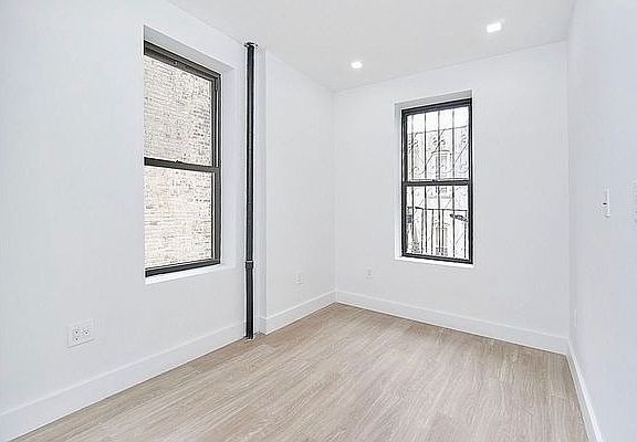 4th image of 586 Lincoln Pl APT 1R