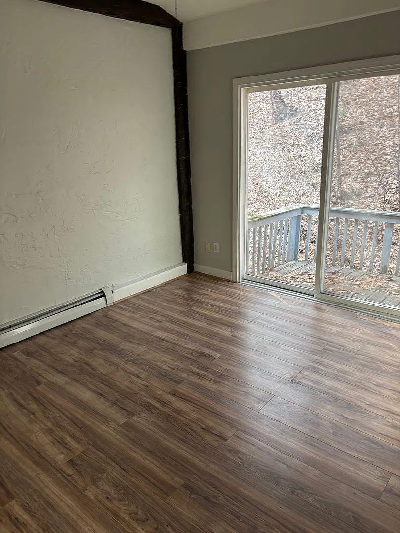 2 Bedroom, 1.5 Bathroom Apartment for Rent — Photo 3