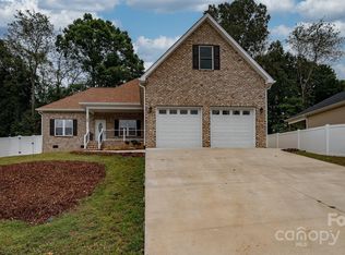 106 Eastwood Village Ct, Hudson, NC 28638