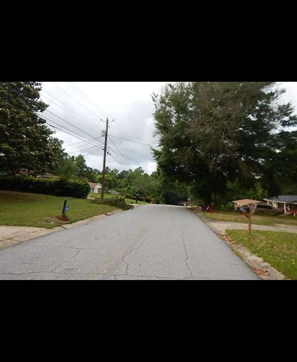 Great family home on a quiet desirable street — Photo 2