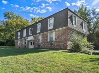 8725 Countryshire Ln, Kansas City, MO 64138