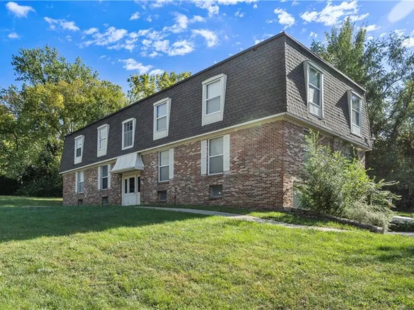8725 Countryshire Ln, Kansas City, MO 64138