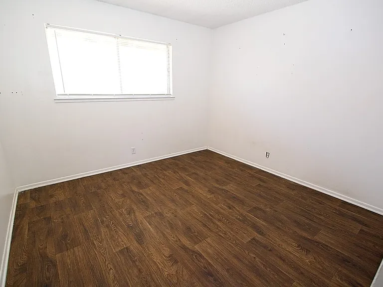 1037 Parkview St — Photo 10