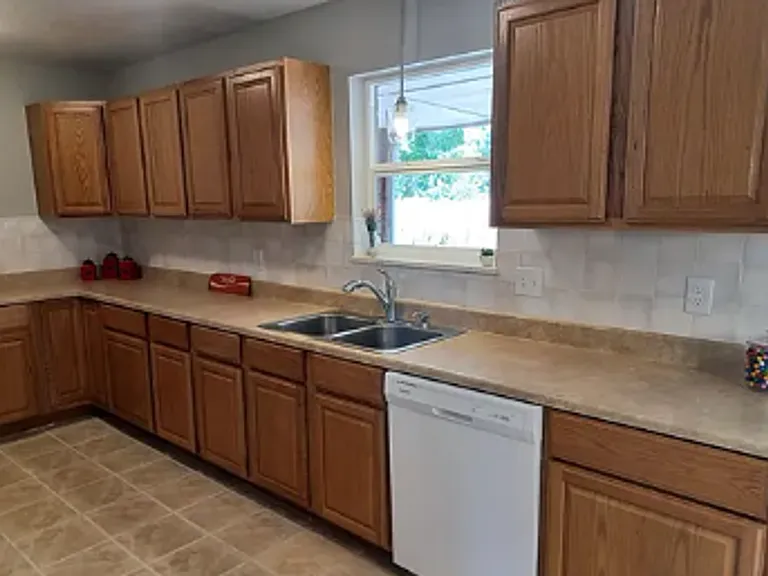512 Alpine St — Photo 6