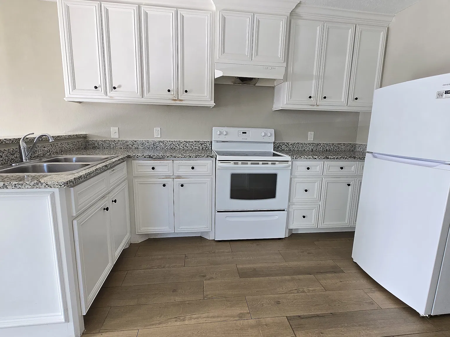 2 bed, 1000 sqft, $1,350 — Photo 3