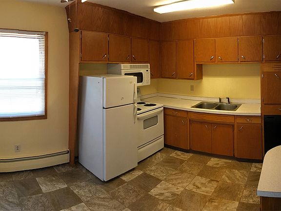 Kitchen & Dining