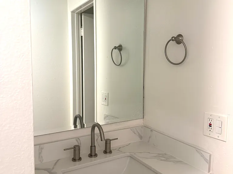 533 Ashland Ave #104 — Photo 12