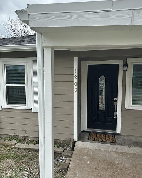 1st image of 1203 Yorktown St