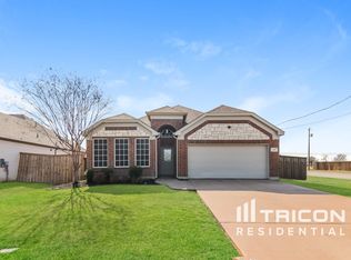 116 Hillcrest St, Lake Dallas, TX 75065