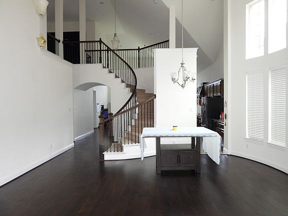 4th image of 401 Cavanal Hill Dr