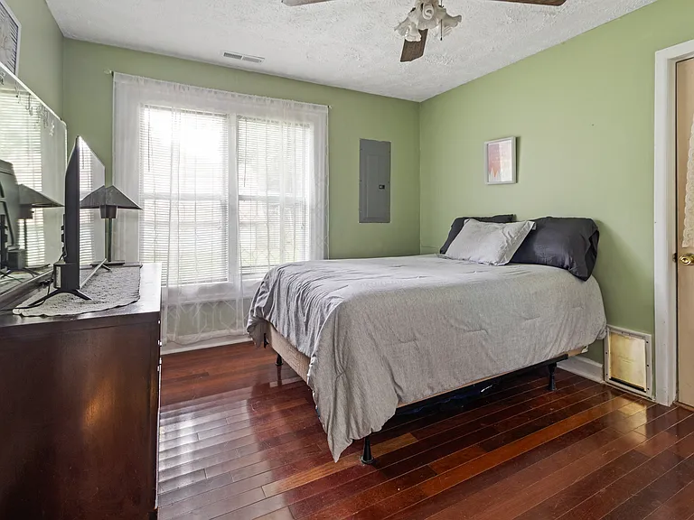 669 Whitaker St — Photo 8