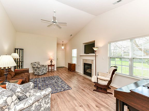 3rd image of 15885 Chapel Park Dr W