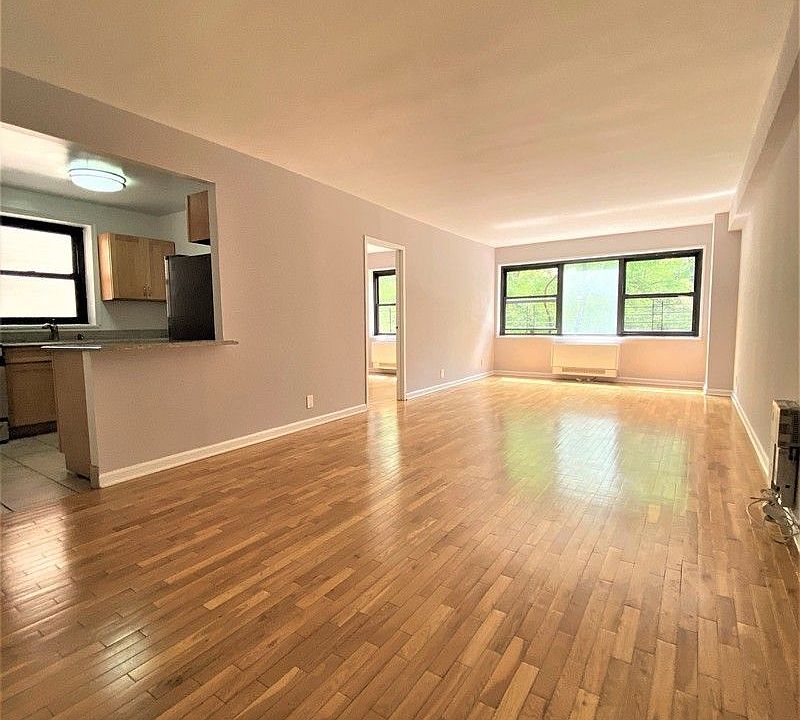 1st image of 305 E 47th St Floor 4A