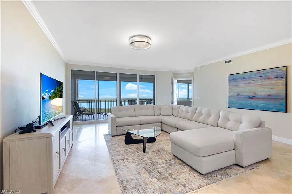 3 bed, 3.0 bath, 2798 sqft, $22,000 — Photo 2
