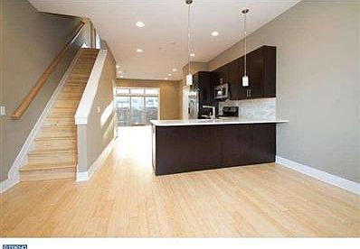 3rd image of 1121 N Howard St #A