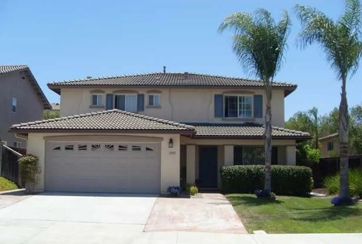 4 bed, 2498 sqft, $5,800 — Photo 1