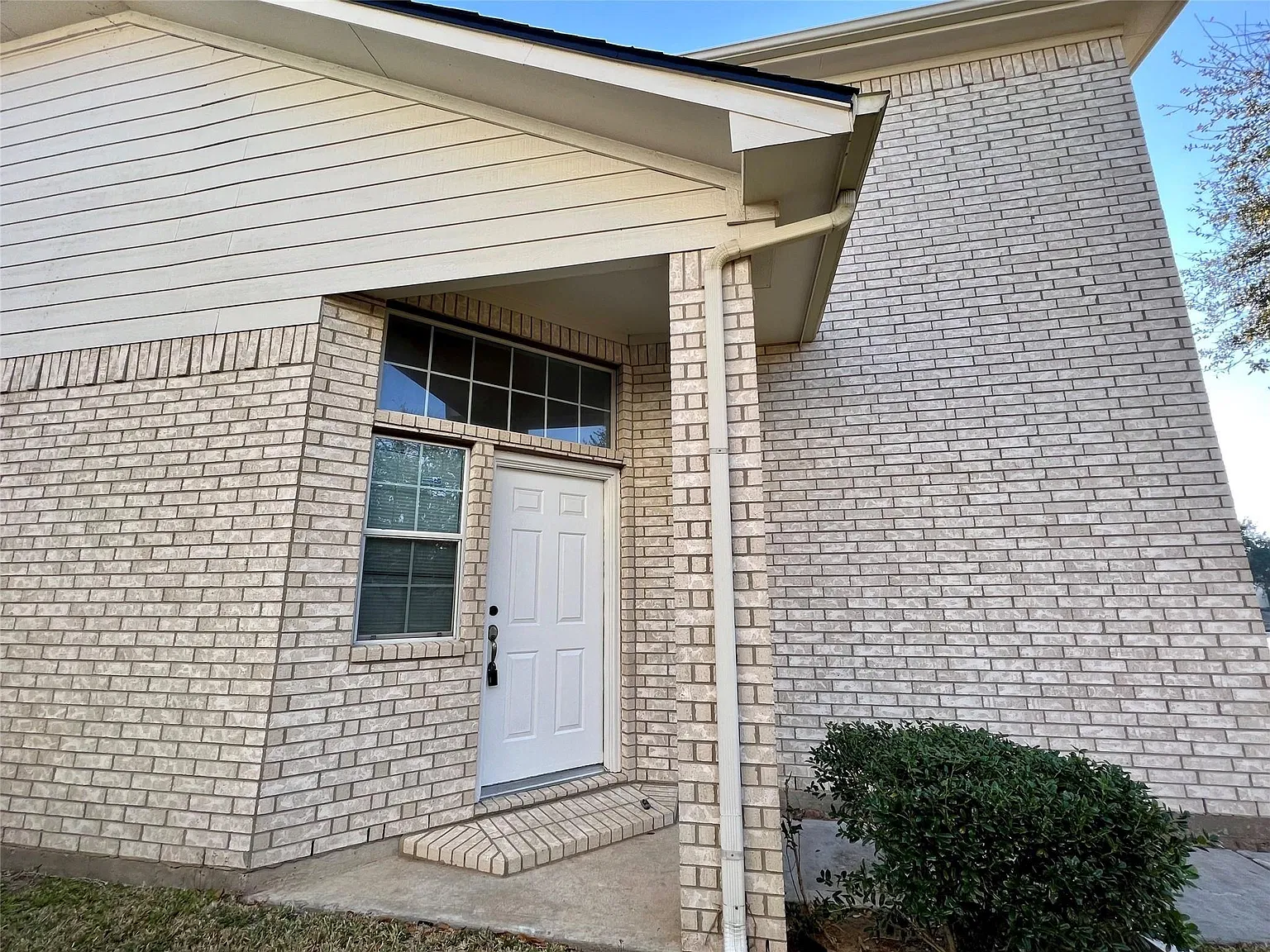 3 bed, 2.5 bath, 2136 sqft, $1,950 — Photo 4