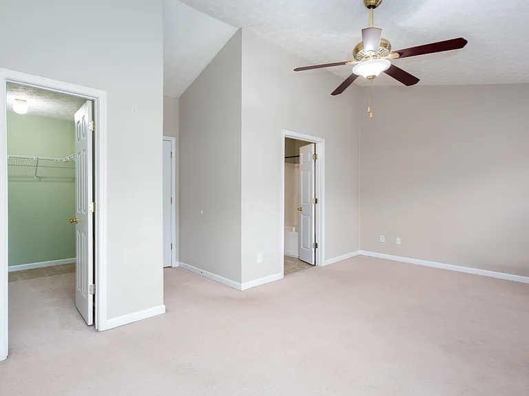 2946 Greyhawk Ln — Photo 24