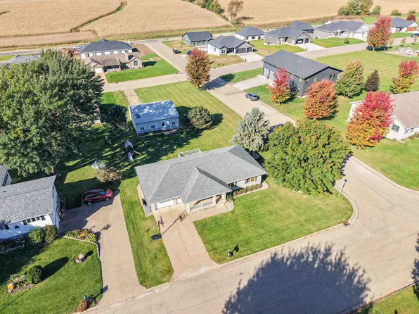 711 School St, Cuba City, WI 53807
