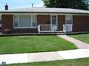 23200 Avon St photo 1