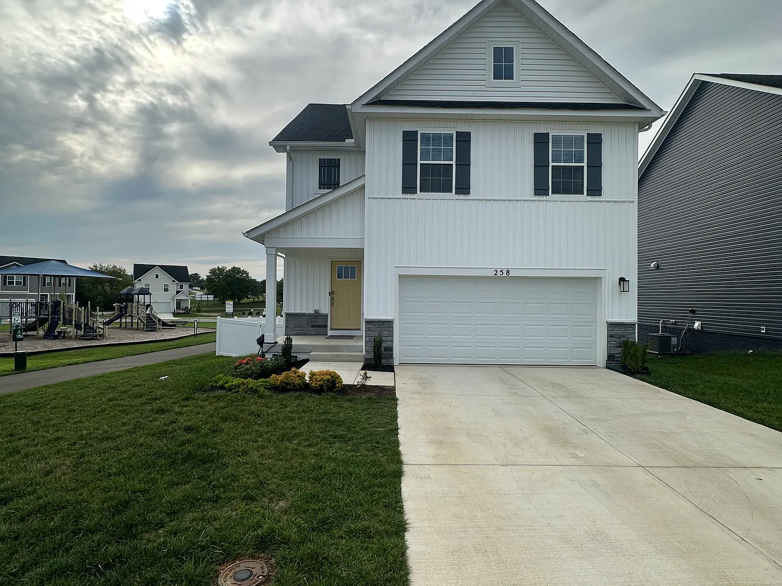 4 bed, 2278 sqft, $2,650 — Photo 1