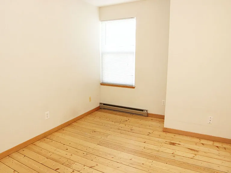 209 W Mulberry St — Photo 8